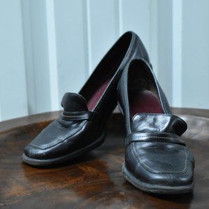 Barely worn women's AEROSOLES dress shoes
